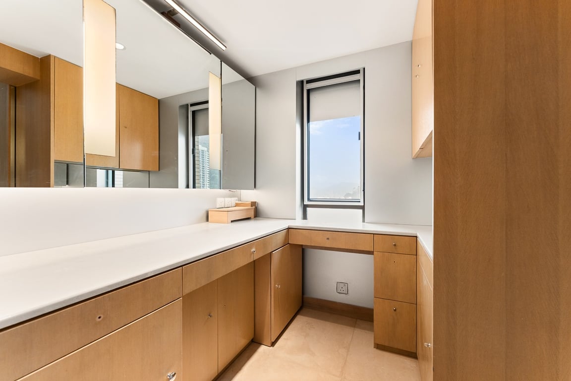https://img.propertyraptor.com/cdn-cgi/imagedelivery/KD5bF_AFL0JDTbKLWF7z9g/ap8/ap8_001/hornet/prp/img/054911f75d9f9f875cd0b87c865e42a4-wtm.jpg/public