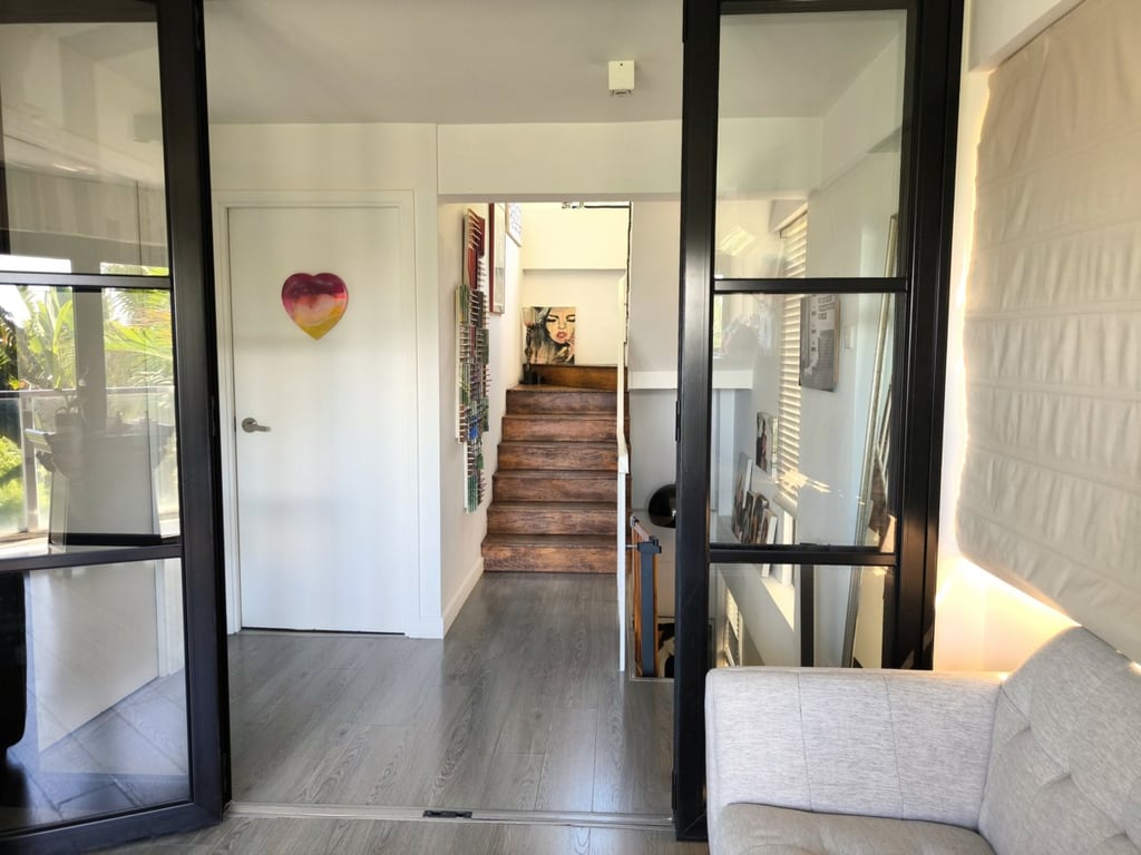 https://img.propertyraptor.com/cdn-cgi/imagedelivery/KD5bF_AFL0JDTbKLWF7z9g/ap8/ap8_001/hornet/prp/img/0568a78656a6d97c67ce84e371d481fa.jpg/public