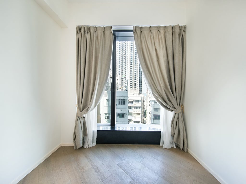 https://img.propertyraptor.com/cdn-cgi/imagedelivery/KD5bF_AFL0JDTbKLWF7z9g/ap8/ap8_001/hornet/prp/img/05694fa069ad55a76f263b0ef2b637d8.jpg/public