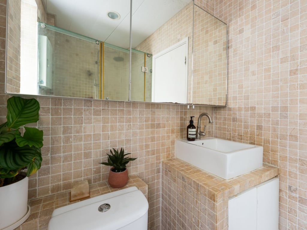 https://img.propertyraptor.com/cdn-cgi/imagedelivery/KD5bF_AFL0JDTbKLWF7z9g/ap8/ap8_001/hornet/prp/img/056db7d8d84a00d6aa173f68d8627a3a.jpg/public