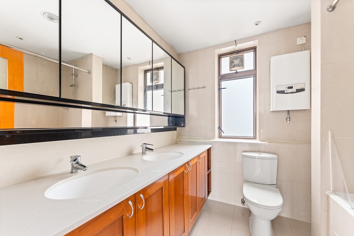 https://img.propertyraptor.com/cdn-cgi/imagedelivery/KD5bF_AFL0JDTbKLWF7z9g/ap8/ap8_001/hornet/prp/img/05780267f921f21047eee53fbccb37eb-wtm.jpg/public