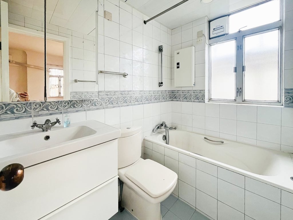 https://img.propertyraptor.com/cdn-cgi/imagedelivery/KD5bF_AFL0JDTbKLWF7z9g/ap8/ap8_001/hornet/prp/img/0638154b5f35f1c9b46cc5872c2328eb-wtm.jpg/public
