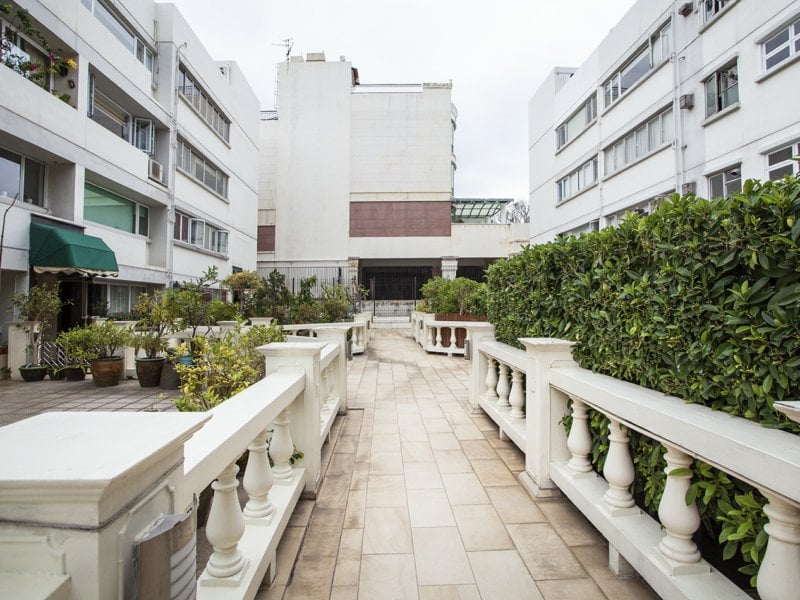 https://img.propertyraptor.com/cdn-cgi/imagedelivery/KD5bF_AFL0JDTbKLWF7z9g/ap8/ap8_001/hornet/prp/img/06495162c9113631844681614b97b647.jpg/public