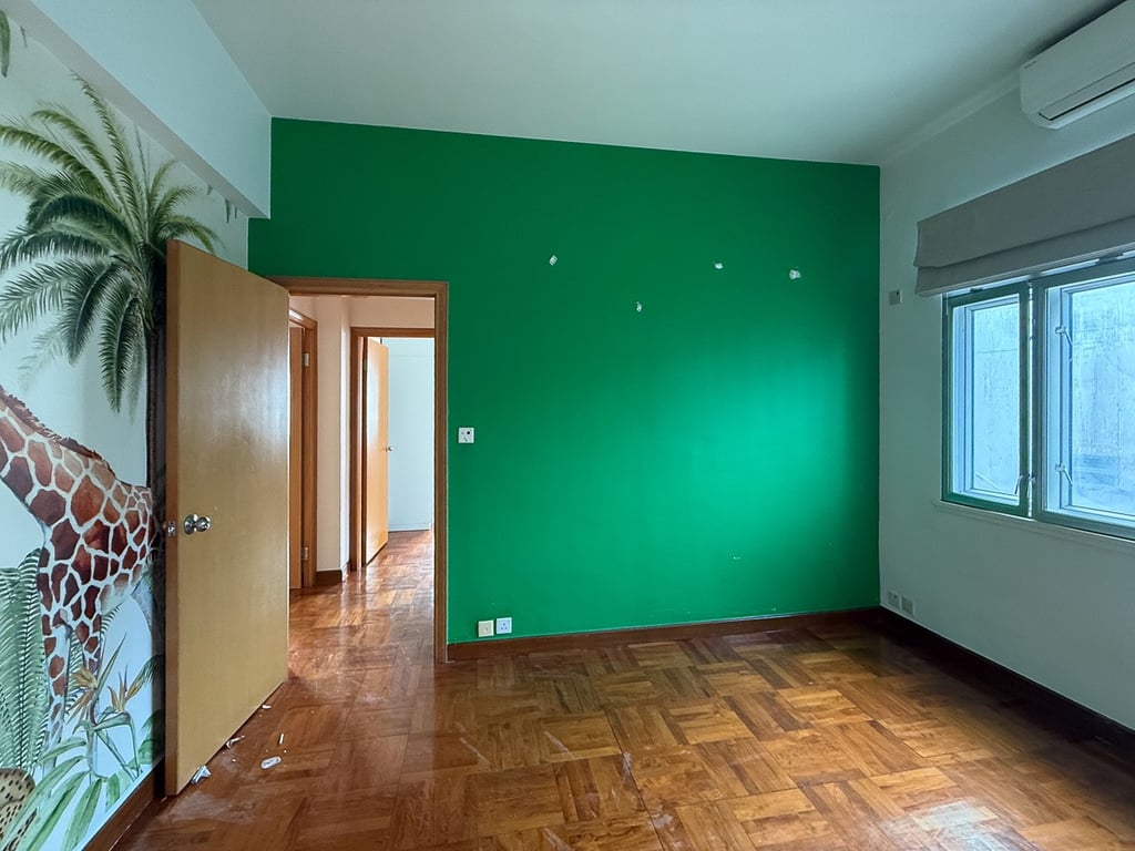 https://img.propertyraptor.com/cdn-cgi/imagedelivery/KD5bF_AFL0JDTbKLWF7z9g/ap8/ap8_001/hornet/prp/img/064ebf6816cb0430bce90c11e5b777fb-wtm.jpg/public