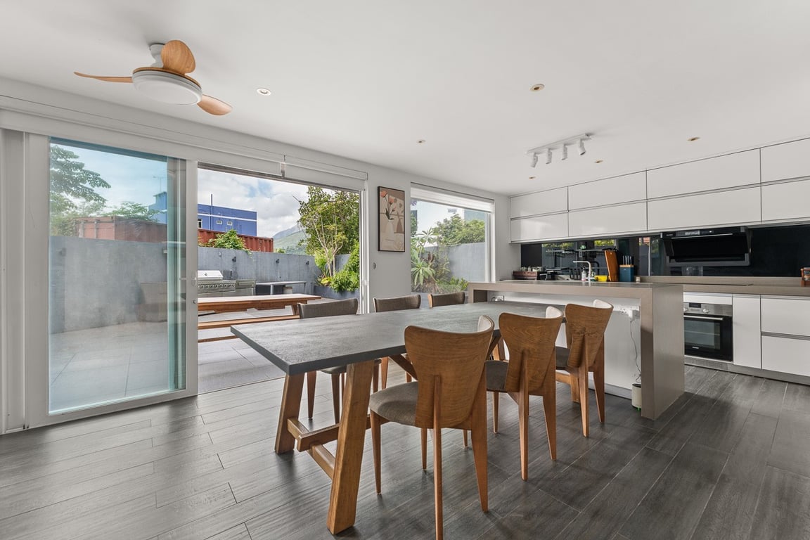 https://img.propertyraptor.com/cdn-cgi/imagedelivery/KD5bF_AFL0JDTbKLWF7z9g/ap8/ap8_001/hornet/prp/img/066ddffdc3cd34e0c6fb74d8b8f13804-wtm.jpg/public