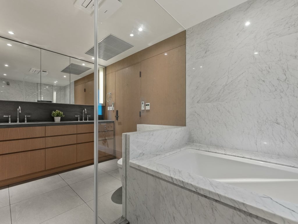 https://img.propertyraptor.com/cdn-cgi/imagedelivery/KD5bF_AFL0JDTbKLWF7z9g/ap8/ap8_001/hornet/prp/img/06aa1637fd67a56396579f3ebad9eb2a.jpg/public
