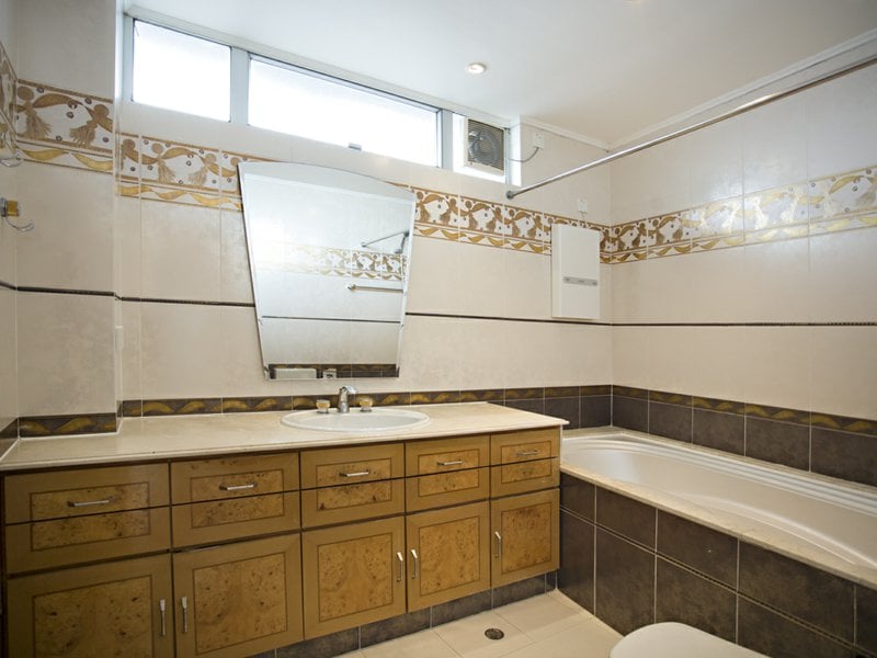 https://img.propertyraptor.com/cdn-cgi/imagedelivery/KD5bF_AFL0JDTbKLWF7z9g/ap8/ap8_001/hornet/prp/img/06da8af441ec7cc02cc5f90c760dbd51.jpg/public