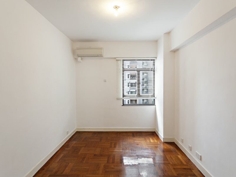 https://img.propertyraptor.com/cdn-cgi/imagedelivery/KD5bF_AFL0JDTbKLWF7z9g/ap8/ap8_001/hornet/prp/img/06f5512da35038aca3ba84ffe00ffed0.jpg/public