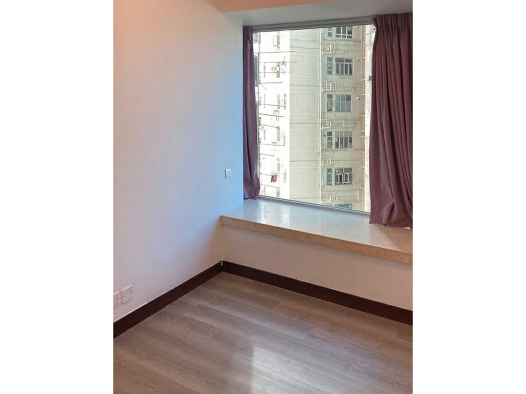 https://img.propertyraptor.com/cdn-cgi/imagedelivery/KD5bF_AFL0JDTbKLWF7z9g/ap8/ap8_001/hornet/prp/img/071f57e9815b758307eea85f1b00979f.jpg/public