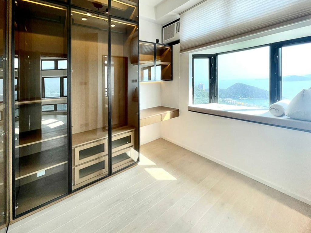 https://img.propertyraptor.com/cdn-cgi/imagedelivery/KD5bF_AFL0JDTbKLWF7z9g/ap8/ap8_001/hornet/prp/img/072e112e6f66b82f377718dc6cf28956.jpg/public