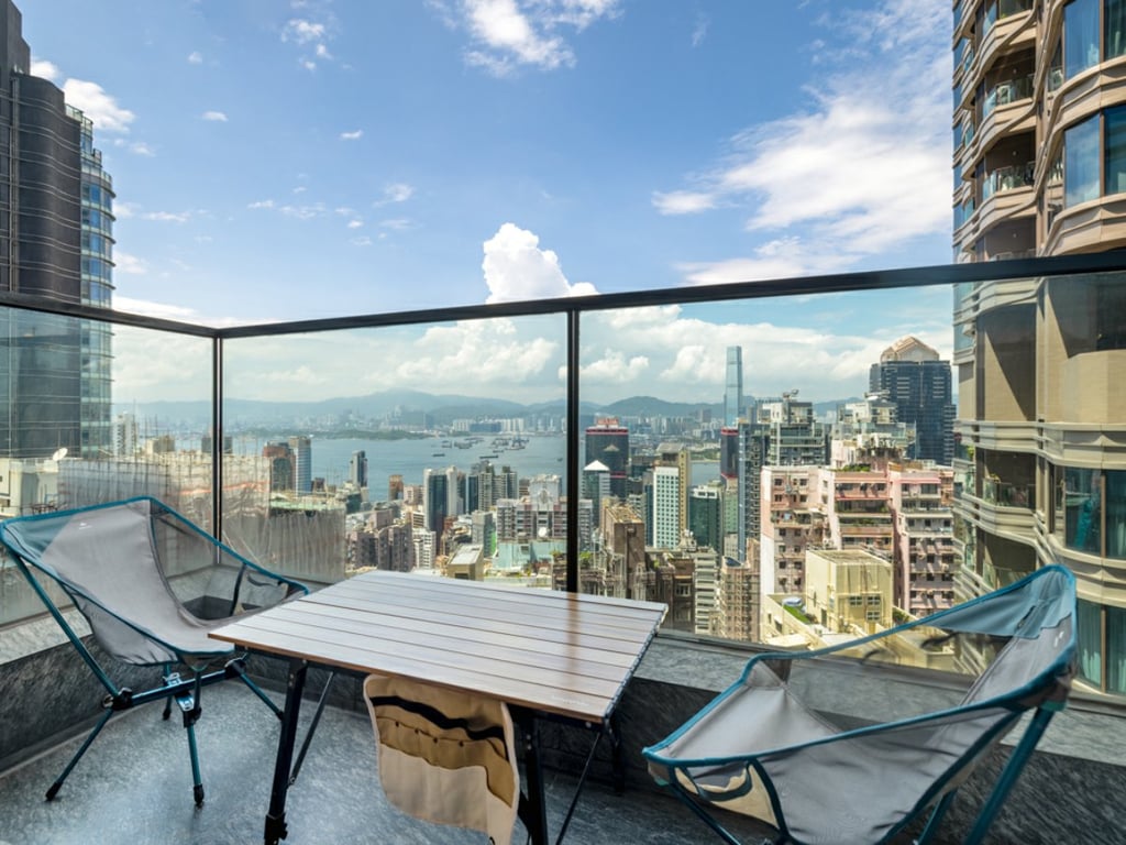 https://img.propertyraptor.com/cdn-cgi/imagedelivery/KD5bF_AFL0JDTbKLWF7z9g/ap8/ap8_001/hornet/prp/img/0739a68022b90875518d257949bff9da.jpg/public