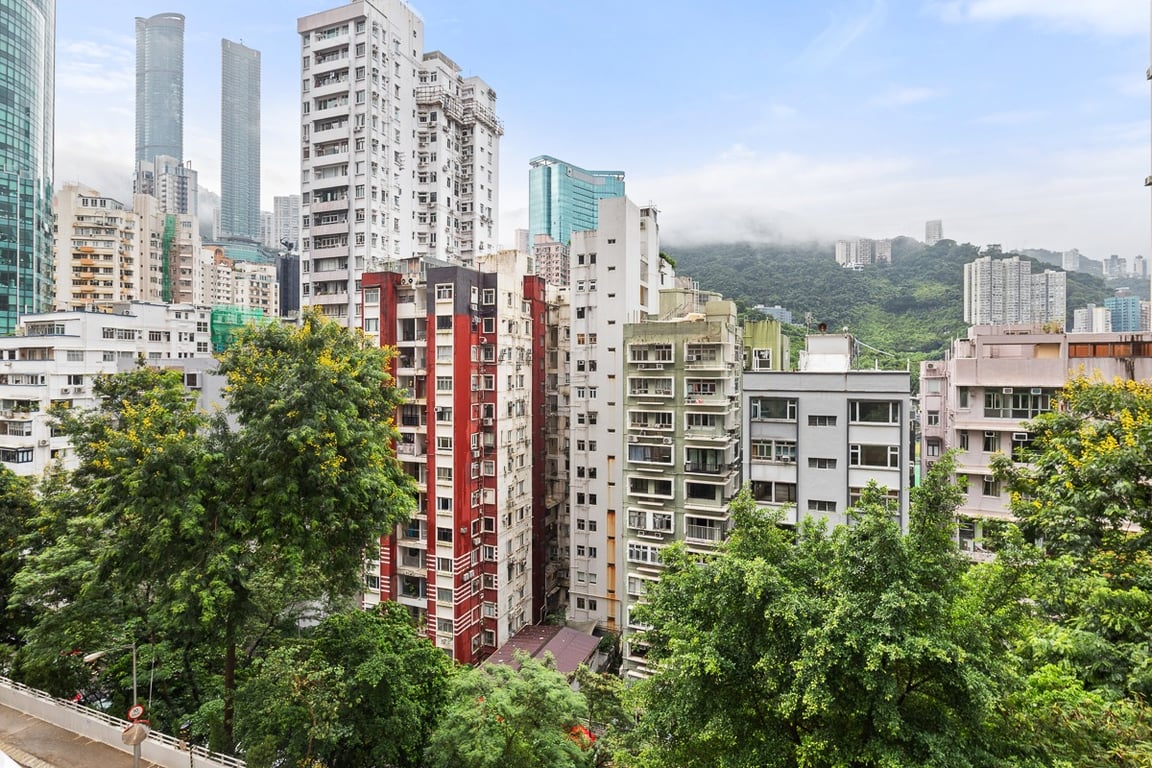 https://img.propertyraptor.com/cdn-cgi/imagedelivery/KD5bF_AFL0JDTbKLWF7z9g/ap8/ap8_001/hornet/prp/img/073b9600dffb978d1b50c53e17058b05-wtm.jpg/public