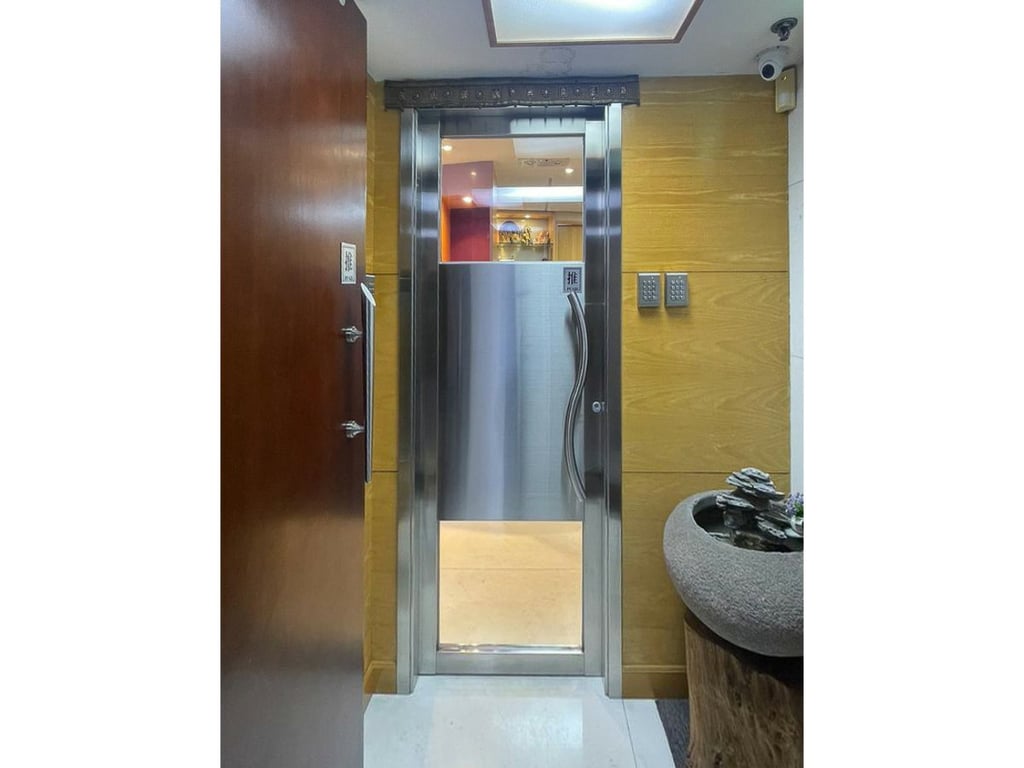 https://img.propertyraptor.com/cdn-cgi/imagedelivery/KD5bF_AFL0JDTbKLWF7z9g/ap8/ap8_001/hornet/prp/img/074edb2da48cbafee955ce367f26196e.jpg/public