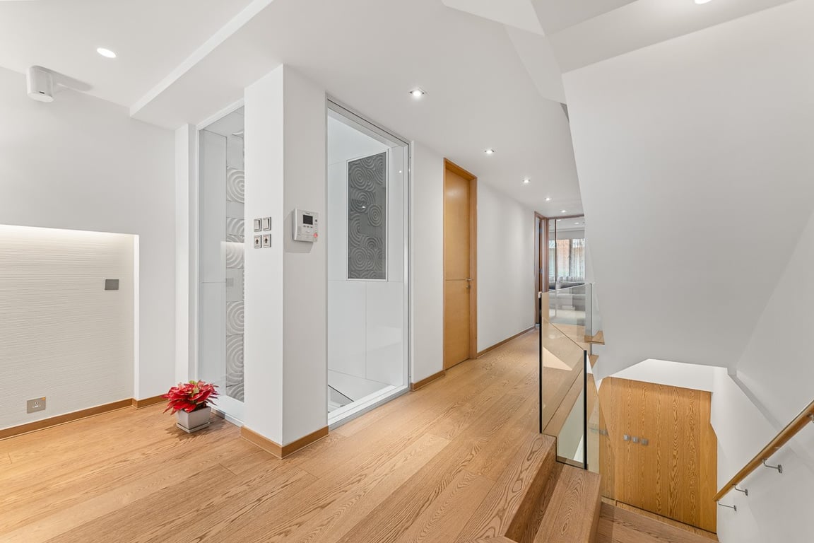 https://img.propertyraptor.com/cdn-cgi/imagedelivery/KD5bF_AFL0JDTbKLWF7z9g/ap8/ap8_001/hornet/prp/img/078b9cdeeb90532aab4ccd3d26378c4b-wtm.jpg/public