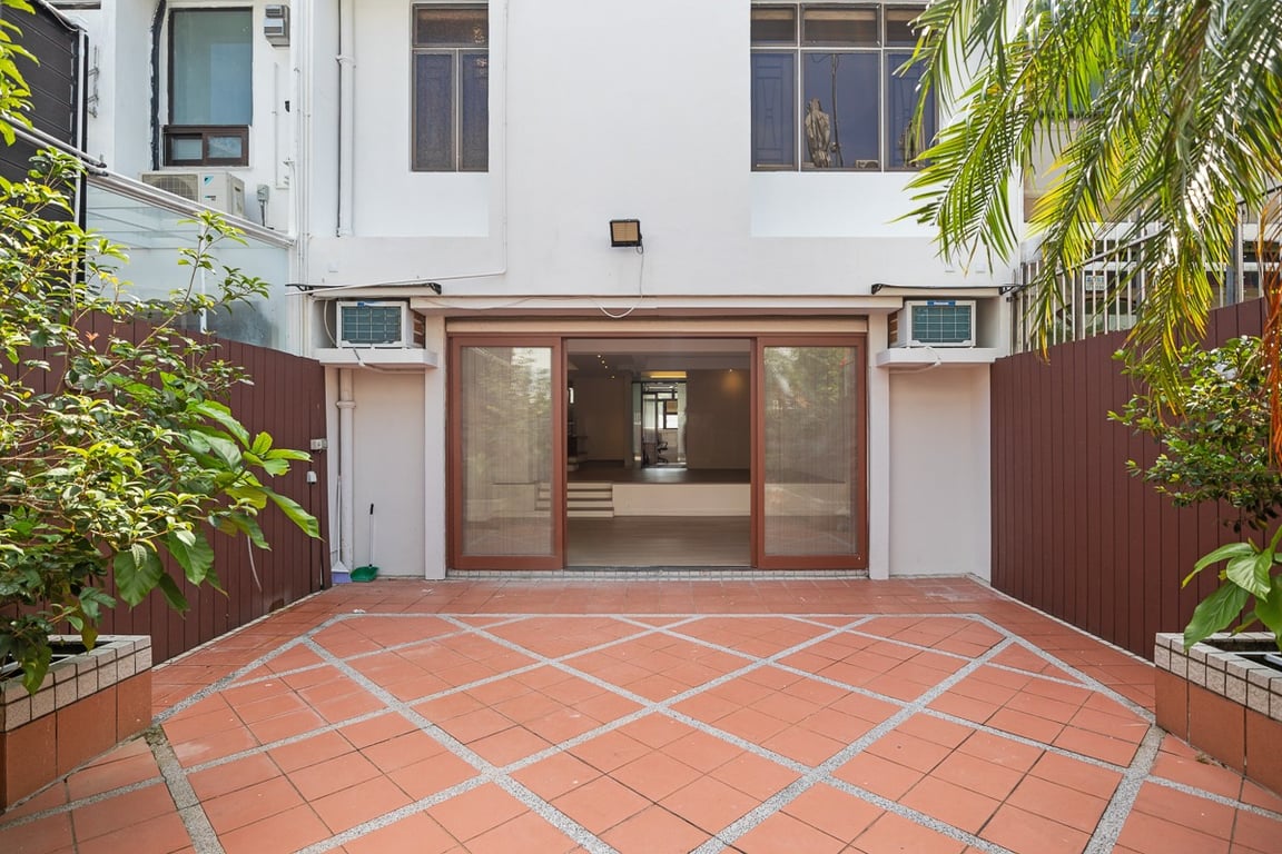 https://img.propertyraptor.com/cdn-cgi/imagedelivery/KD5bF_AFL0JDTbKLWF7z9g/ap8/ap8_001/hornet/prp/img/0791bcfb5c4c218501b2de0708156740-wtm.jpg/public