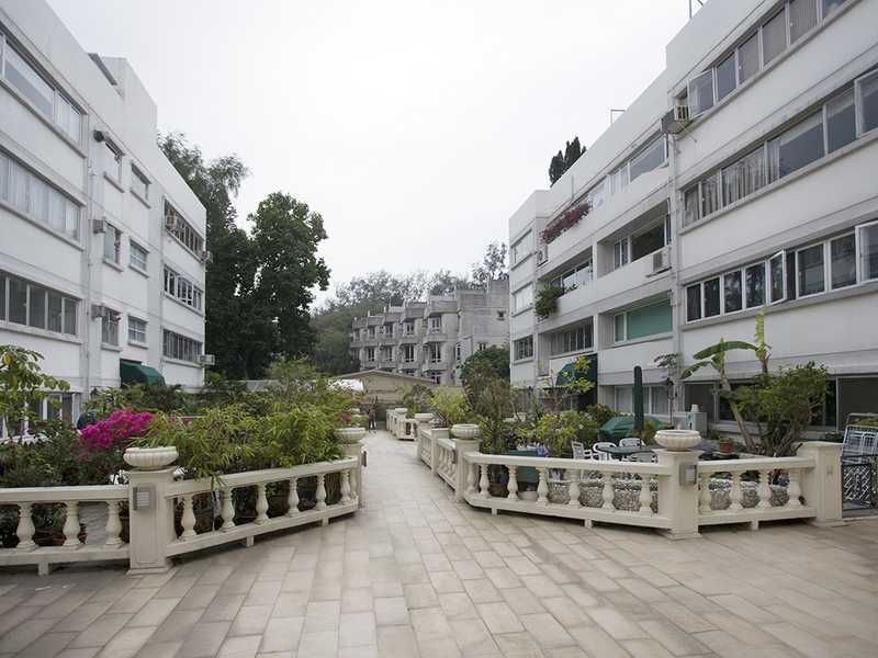 https://img.propertyraptor.com/cdn-cgi/imagedelivery/KD5bF_AFL0JDTbKLWF7z9g/ap8/ap8_001/hornet/prp/img/07a970b327eb0dd4d829a9ed20b36617.jpg/public