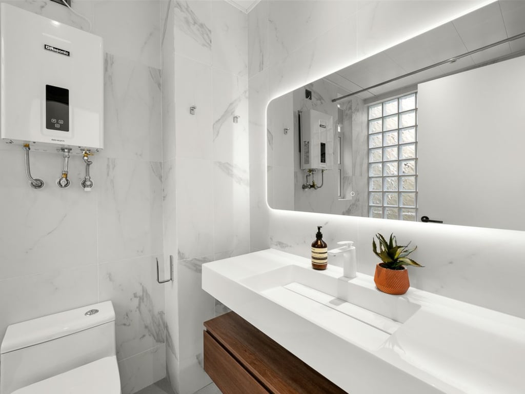 https://img.propertyraptor.com/cdn-cgi/imagedelivery/KD5bF_AFL0JDTbKLWF7z9g/ap8/ap8_001/hornet/prp/img/07ed7b78f09a39bf34e73494ecb39635.jpg/public