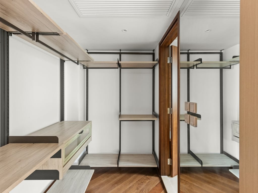 https://img.propertyraptor.com/cdn-cgi/imagedelivery/KD5bF_AFL0JDTbKLWF7z9g/ap8/ap8_001/hornet/prp/img/07f06f78cbb51fbbbd08b5a6af98539a.jpg/public
