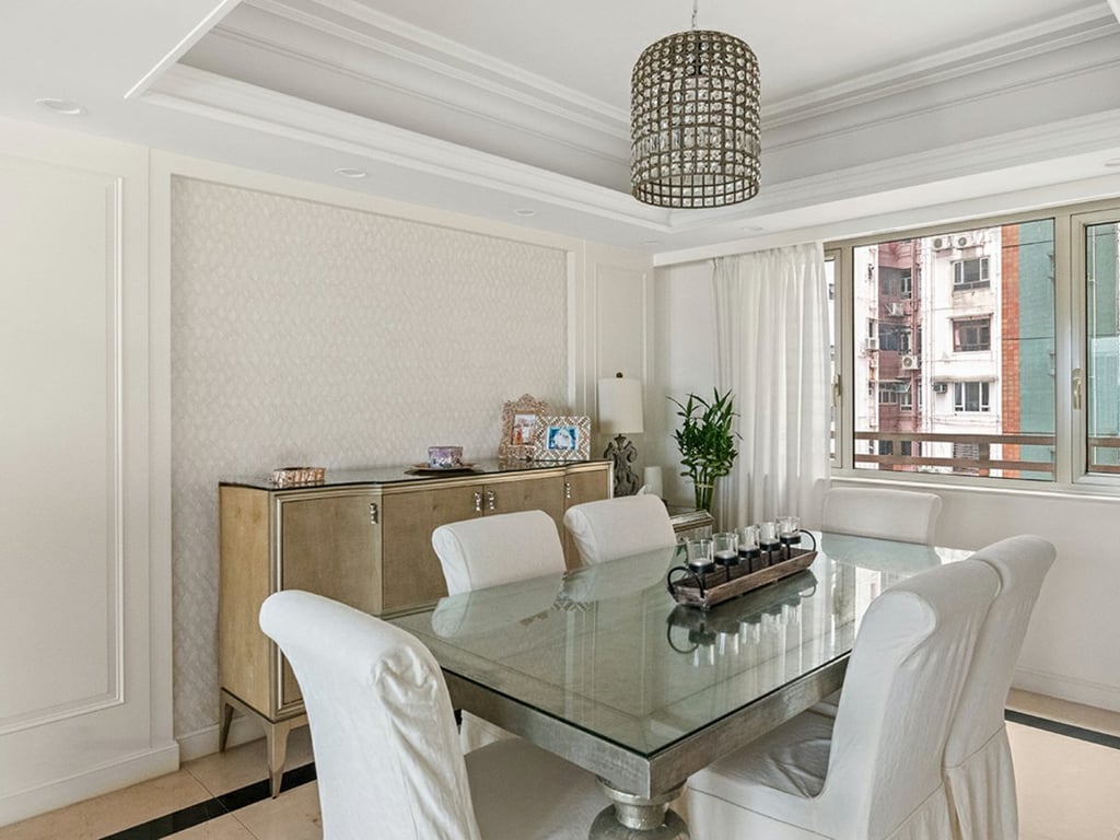 https://img.propertyraptor.com/cdn-cgi/imagedelivery/KD5bF_AFL0JDTbKLWF7z9g/ap8/ap8_001/hornet/prp/img/07f081305891329b17d54245ce4a3e38.jpg/public