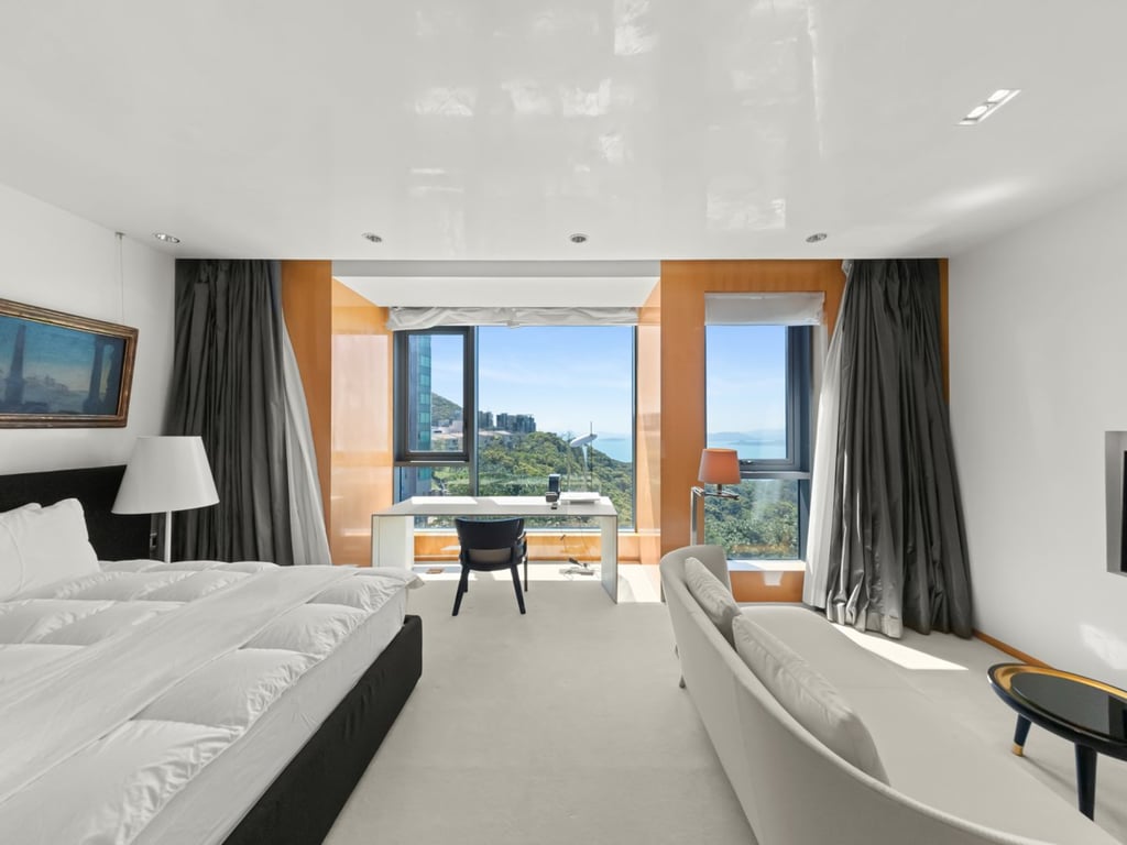 https://img.propertyraptor.com/cdn-cgi/imagedelivery/KD5bF_AFL0JDTbKLWF7z9g/ap8/ap8_001/hornet/prp/img/07f9e85273fff9f084416cff4d482d33.jpg/public