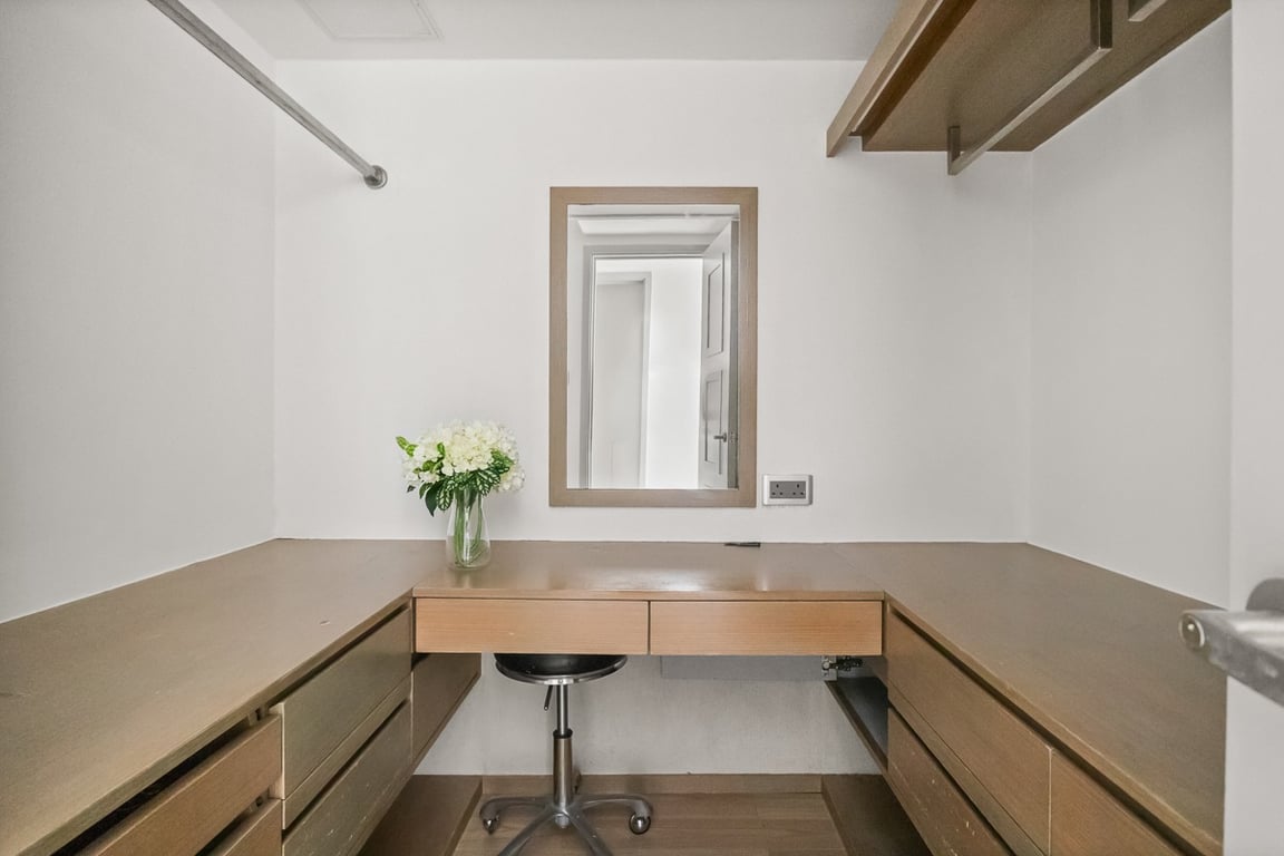 https://img.propertyraptor.com/cdn-cgi/imagedelivery/KD5bF_AFL0JDTbKLWF7z9g/ap8/ap8_001/hornet/prp/img/0811683935db6947d000f5a63e5d1e3b-wtm.jpg/public