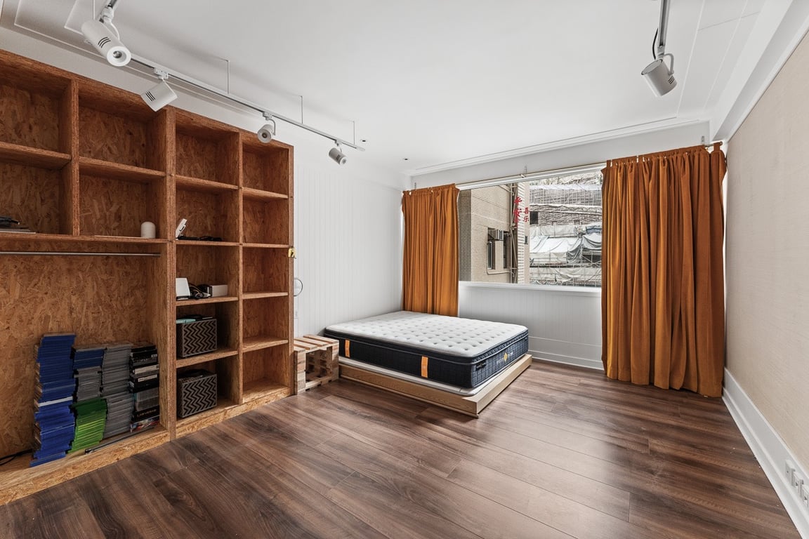 https://img.propertyraptor.com/cdn-cgi/imagedelivery/KD5bF_AFL0JDTbKLWF7z9g/ap8/ap8_001/hornet/prp/img/0814cb7505b53ad28a08ad51bcb73409-wtm.jpg/public