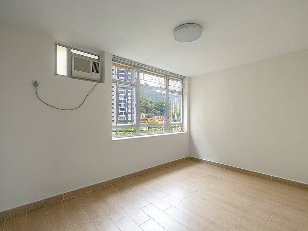 https://img.propertyraptor.com/cdn-cgi/imagedelivery/KD5bF_AFL0JDTbKLWF7z9g/ap8/ap8_001/hornet/prp/img/0821bf86966c88a0a9be25f3250cecd8.jpg/public