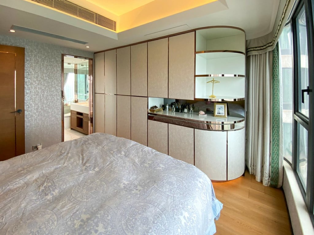 https://img.propertyraptor.com/cdn-cgi/imagedelivery/KD5bF_AFL0JDTbKLWF7z9g/ap8/ap8_001/hornet/prp/img/085423d0beab471f1096c5ec634edba6.jpg/public
