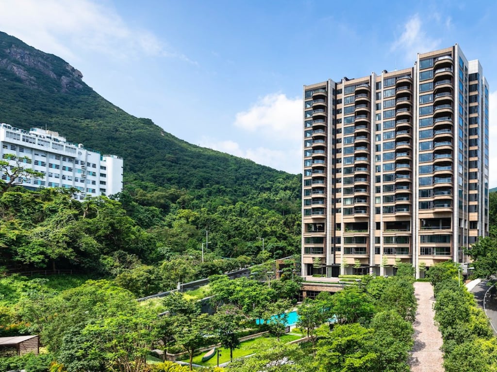 https://img.propertyraptor.com/cdn-cgi/imagedelivery/KD5bF_AFL0JDTbKLWF7z9g/ap8/ap8_001/hornet/prp/img/089412c1afd0e5a08fe20f3b72b5dd4e.jpg/public