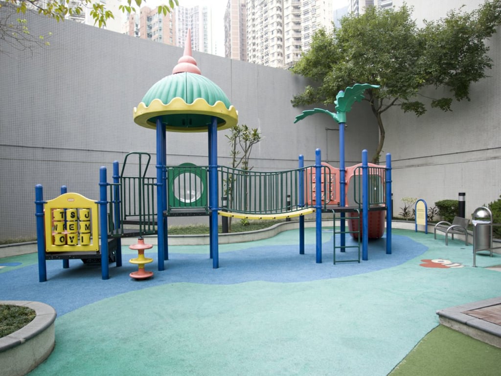 https://img.propertyraptor.com/cdn-cgi/imagedelivery/KD5bF_AFL0JDTbKLWF7z9g/ap8/ap8_001/hornet/prp/img/08c6d15c50b35b0e024dd3f722421877.jpg/public