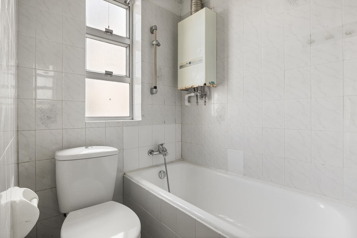 https://img.propertyraptor.com/cdn-cgi/imagedelivery/KD5bF_AFL0JDTbKLWF7z9g/ap8/ap8_001/hornet/prp/img/08f0947c6e664065ed0cdfc0368e4867-wtm.jpg/public