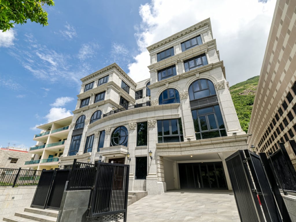 https://img.propertyraptor.com/cdn-cgi/imagedelivery/KD5bF_AFL0JDTbKLWF7z9g/ap8/ap8_001/hornet/prp/img/08f9abe394ce9db1982c48daa1b4071a.jpg/public