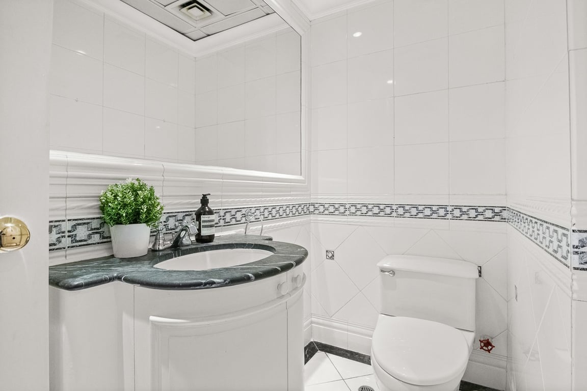 https://img.propertyraptor.com/cdn-cgi/imagedelivery/KD5bF_AFL0JDTbKLWF7z9g/ap8/ap8_001/hornet/prp/img/090693b701a45886d551220d838dd0c4-wtm.jpg/public