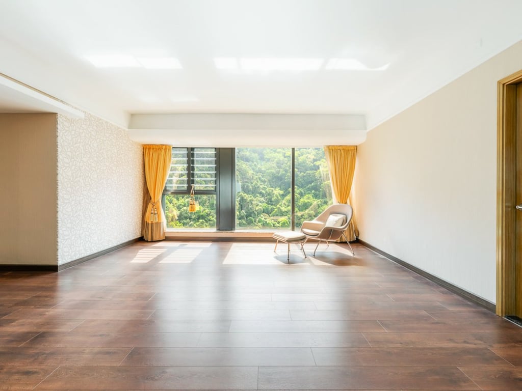https://img.propertyraptor.com/cdn-cgi/imagedelivery/KD5bF_AFL0JDTbKLWF7z9g/ap8/ap8_001/hornet/prp/img/09328457ebfcea51abf46d989237544c.jpg/public