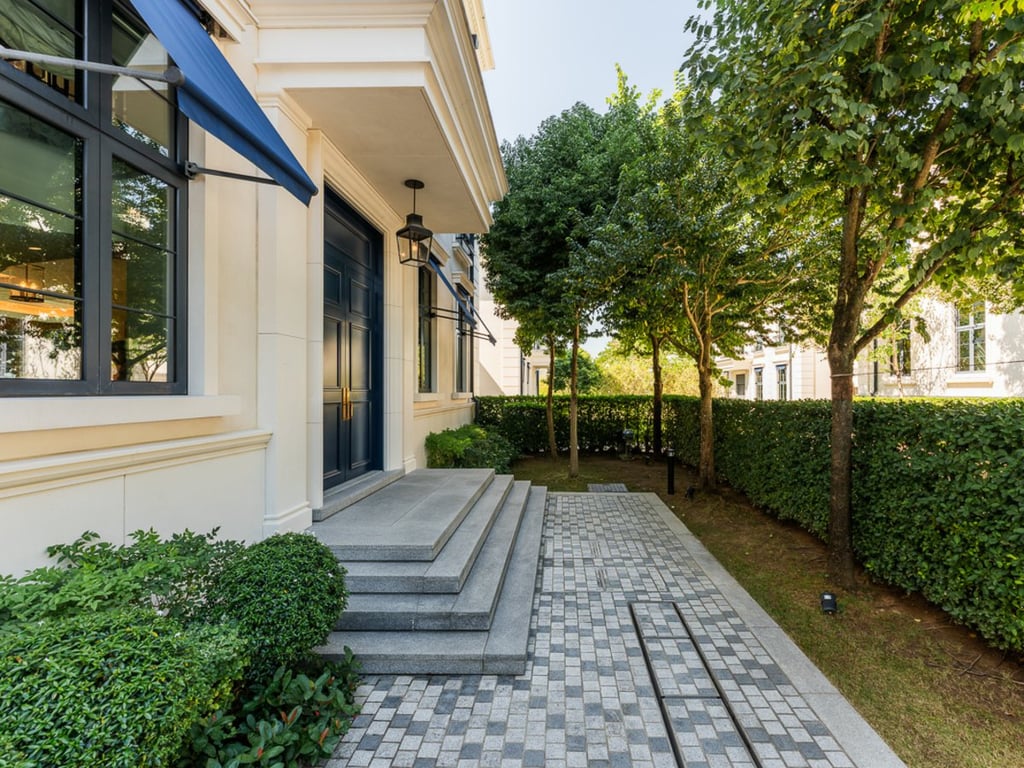 https://img.propertyraptor.com/cdn-cgi/imagedelivery/KD5bF_AFL0JDTbKLWF7z9g/ap8/ap8_001/hornet/prp/img/09359b2cf5f73364a66f239b0c2f65ac.jpg/public