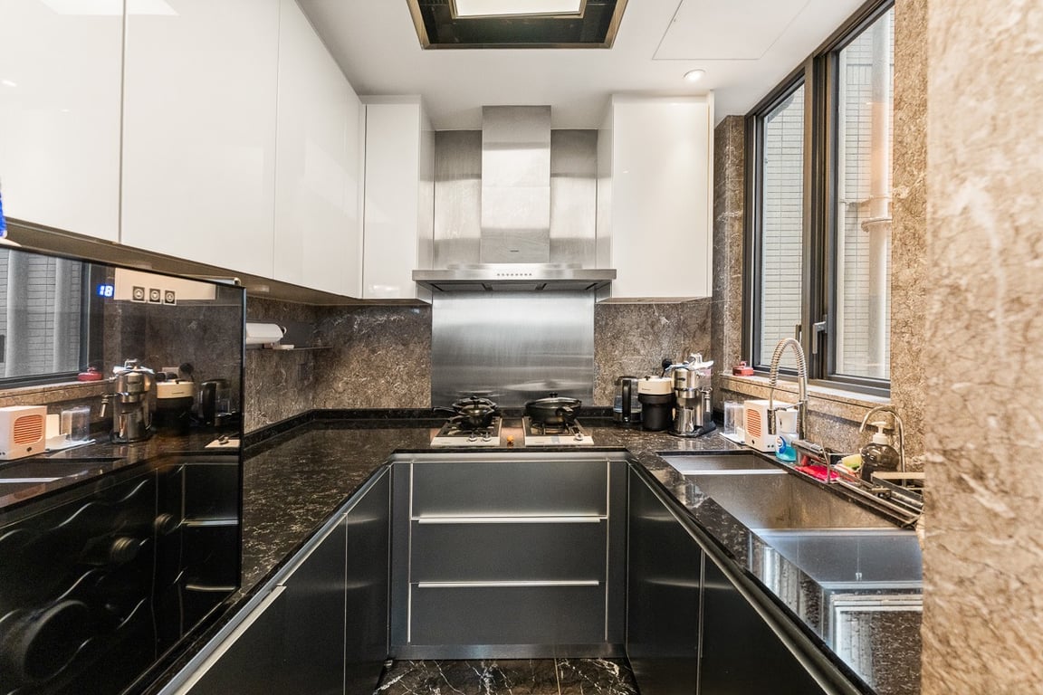 https://img.propertyraptor.com/cdn-cgi/imagedelivery/KD5bF_AFL0JDTbKLWF7z9g/ap8/ap8_001/hornet/prp/img/09517b62adfabb8fef082fa503f6bf25-wtm.jpg/public
