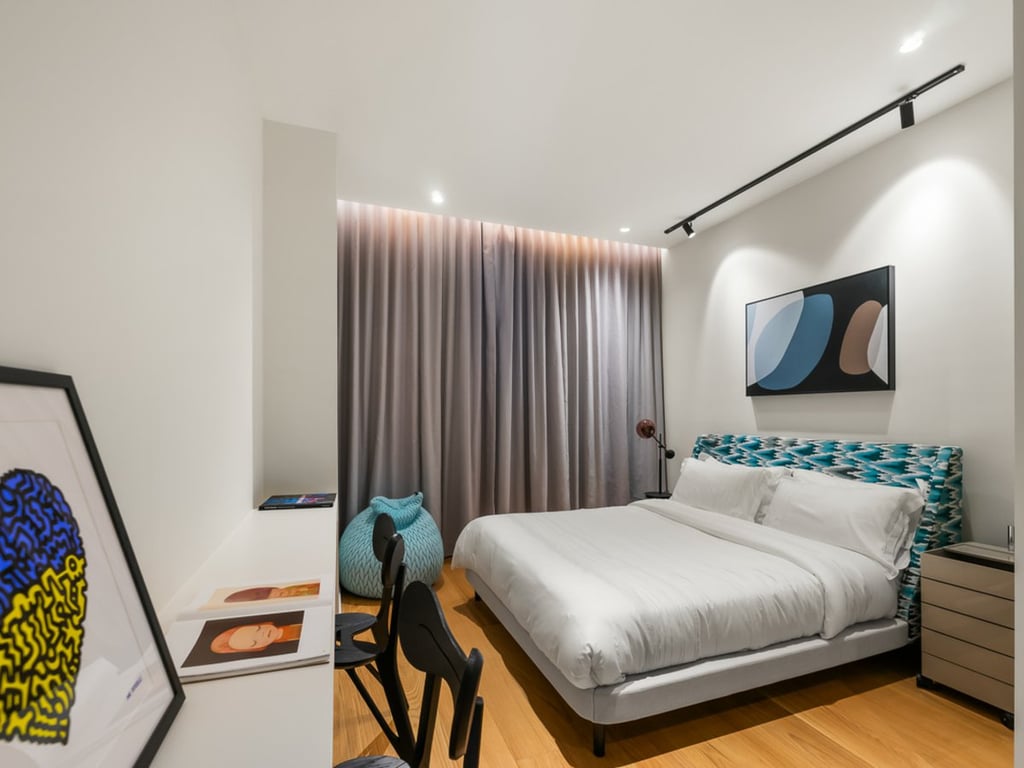 https://img.propertyraptor.com/cdn-cgi/imagedelivery/KD5bF_AFL0JDTbKLWF7z9g/ap8/ap8_001/hornet/prp/img/0956961fb6a9bbc08e4648d1c8ada043.jpg/public