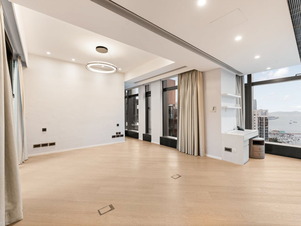 https://img.propertyraptor.com/cdn-cgi/imagedelivery/KD5bF_AFL0JDTbKLWF7z9g/ap8/ap8_001/hornet/prp/img/095e37491af415d42cd47c556210b098.jpg/public