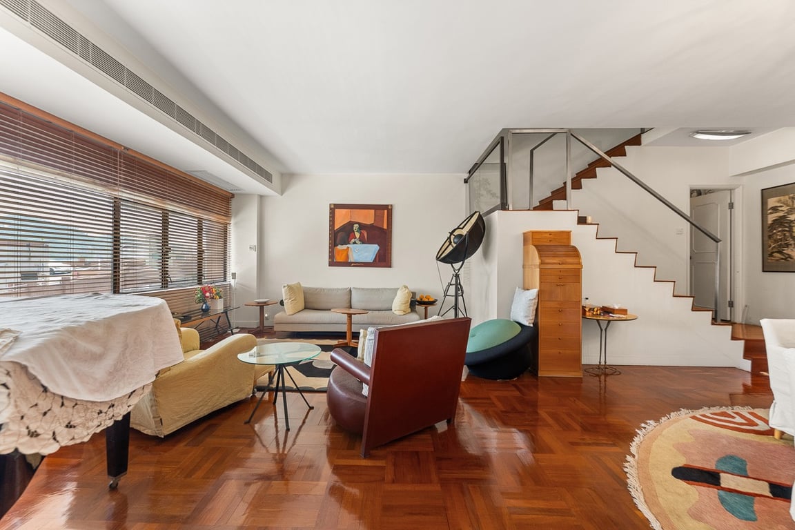 https://img.propertyraptor.com/cdn-cgi/imagedelivery/KD5bF_AFL0JDTbKLWF7z9g/ap8/ap8_001/hornet/prp/img/096a87aa10c763a7b9402dfcca2955f4-wtm.jpg/public