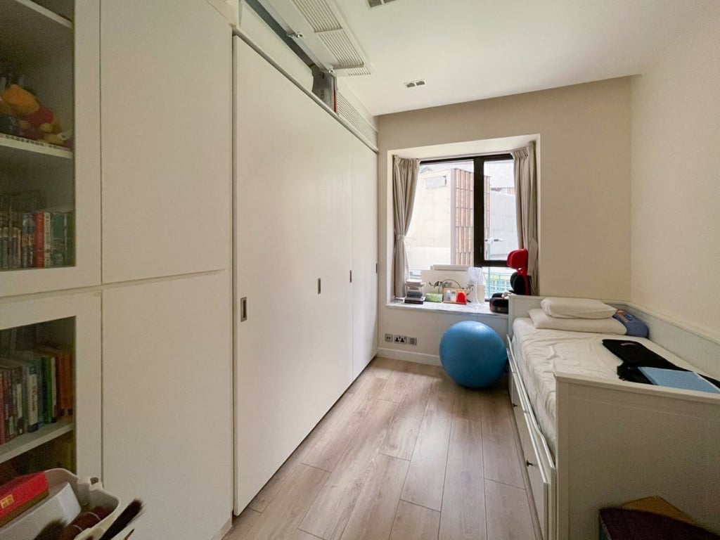 https://img.propertyraptor.com/cdn-cgi/imagedelivery/KD5bF_AFL0JDTbKLWF7z9g/ap8/ap8_001/hornet/prp/img/09716e549f3c913a8749592dcc377962.jpg/public