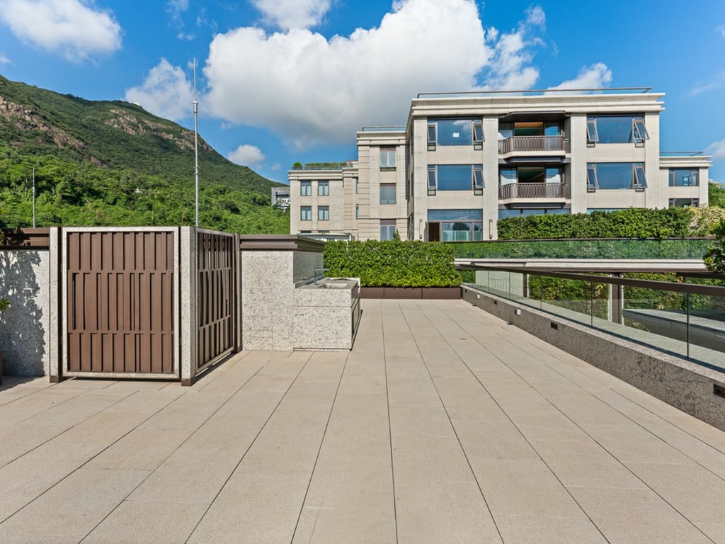 https://img.propertyraptor.com/cdn-cgi/imagedelivery/KD5bF_AFL0JDTbKLWF7z9g/ap8/ap8_001/hornet/prp/img/09c2e26c02111114fac8edb4425c4ba7.jpg/public