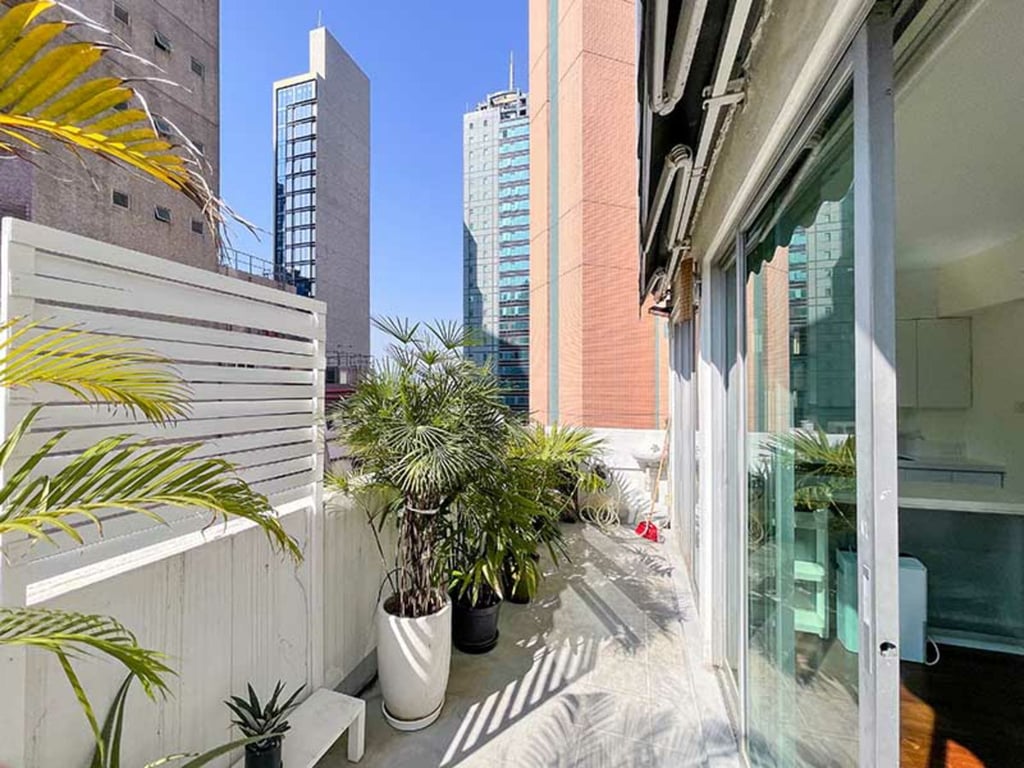 https://img.propertyraptor.com/cdn-cgi/imagedelivery/KD5bF_AFL0JDTbKLWF7z9g/ap8/ap8_001/hornet/prp/img/09dd57f3294b82d51f050117c2458090.jpg/public