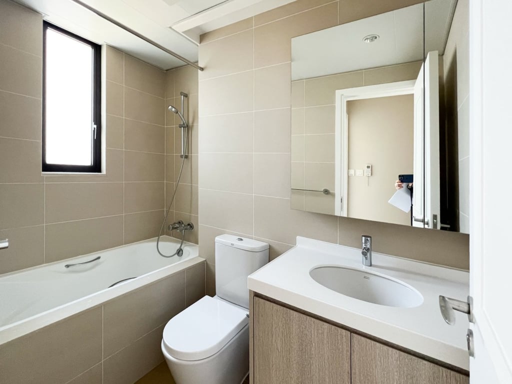 https://img.propertyraptor.com/cdn-cgi/imagedelivery/KD5bF_AFL0JDTbKLWF7z9g/ap8/ap8_001/hornet/prp/img/09f7d74d399dc28e4a1c991763ba48a9.jpg/public