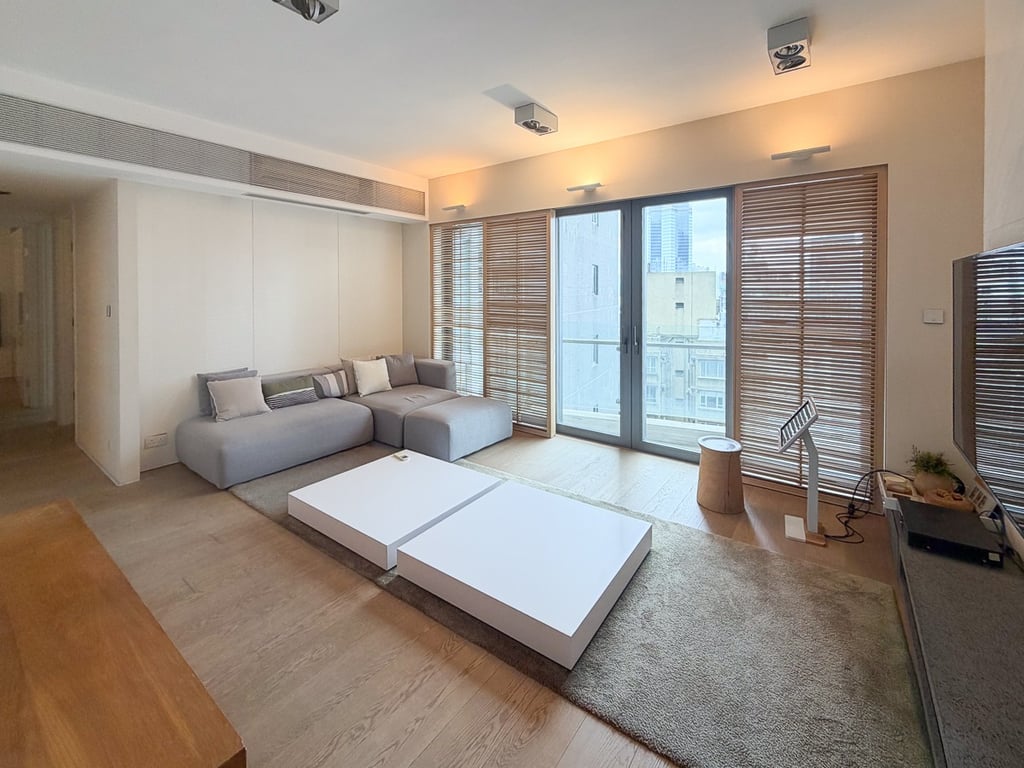 https://img.propertyraptor.com/cdn-cgi/imagedelivery/KD5bF_AFL0JDTbKLWF7z9g/ap8/ap8_001/hornet/prp/img/0a570421966f7ce26aaee33833c7ddcc-wtm.jpg/public