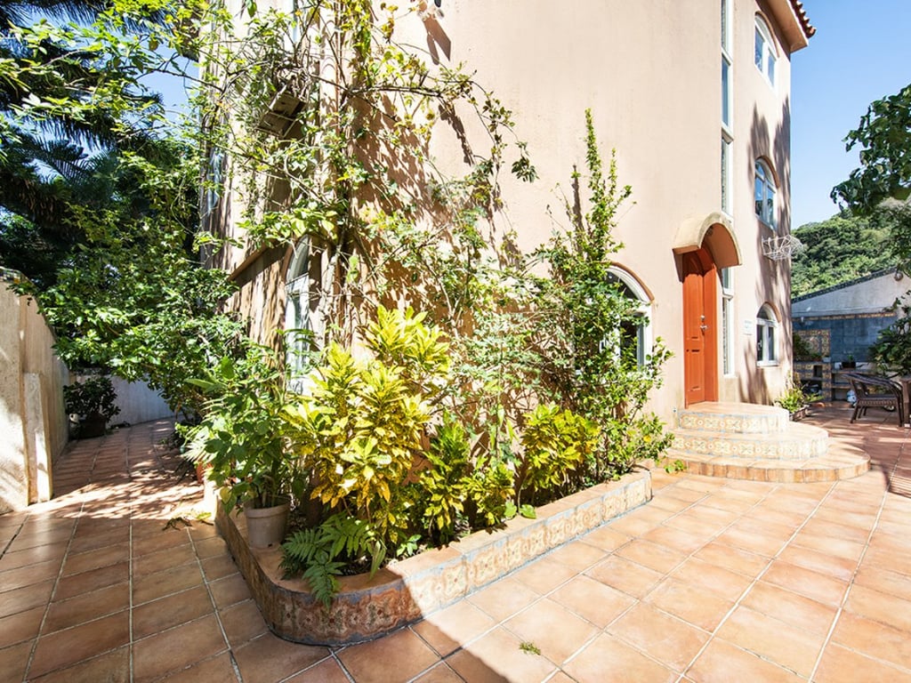 https://img.propertyraptor.com/cdn-cgi/imagedelivery/KD5bF_AFL0JDTbKLWF7z9g/ap8/ap8_001/hornet/prp/img/0aa3cd0ac84032859cd2f43ed4a0261e.jpg/public