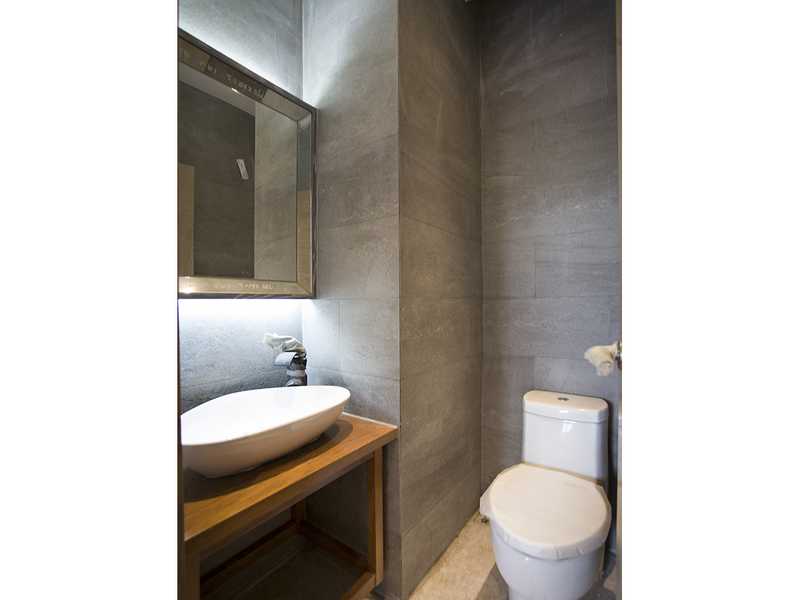 https://img.propertyraptor.com/cdn-cgi/imagedelivery/KD5bF_AFL0JDTbKLWF7z9g/ap8/ap8_001/hornet/prp/img/0aa632ce989f55db185dd09023f6ade5.jpg/public