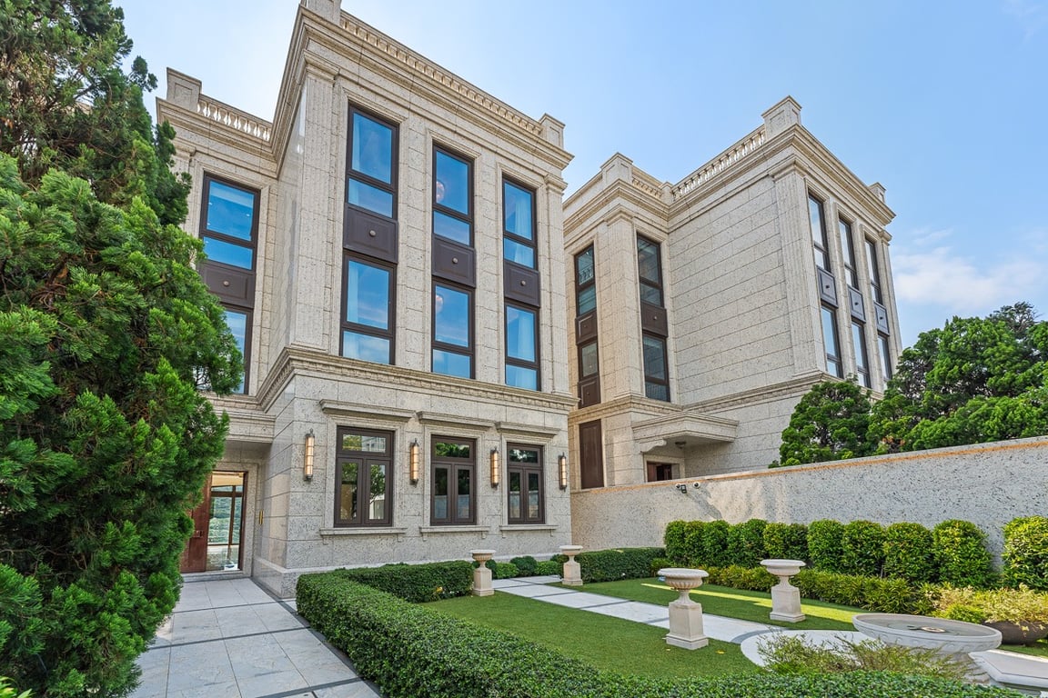 https://img.propertyraptor.com/cdn-cgi/imagedelivery/KD5bF_AFL0JDTbKLWF7z9g/ap8/ap8_001/hornet/prp/img/0ace1644c103e79a5ce2bbb42485abb4-wtm.jpg/public