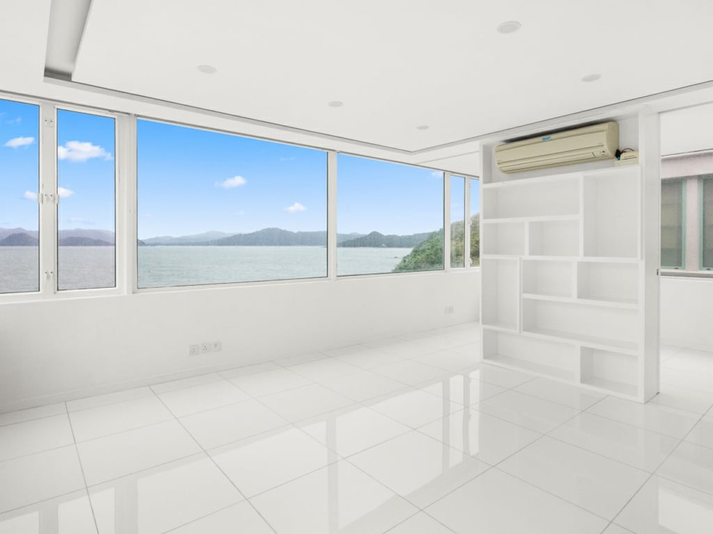 https://img.propertyraptor.com/cdn-cgi/imagedelivery/KD5bF_AFL0JDTbKLWF7z9g/ap8/ap8_001/hornet/prp/img/0ad8f7668a1d3cfc897151bb16d476b2-wtm.jpg/public