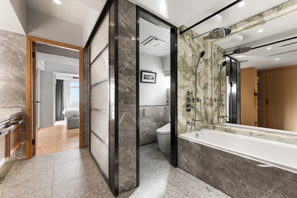 https://img.propertyraptor.com/cdn-cgi/imagedelivery/KD5bF_AFL0JDTbKLWF7z9g/ap8/ap8_001/hornet/prp/img/0ae152bf75e51b9144c98989ca1976f7-wtm.jpg/public