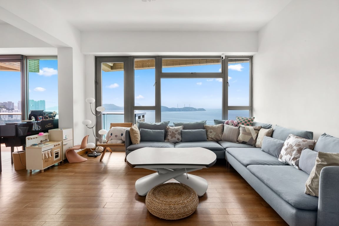 https://img.propertyraptor.com/cdn-cgi/imagedelivery/KD5bF_AFL0JDTbKLWF7z9g/ap8/ap8_001/hornet/prp/img/0b02a00a17d68b8b88edc4d4dab81038-wtm.jpg/public